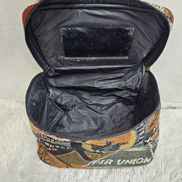 Vintage tapestry cosmetic travel bag. - Picture 7 of 7